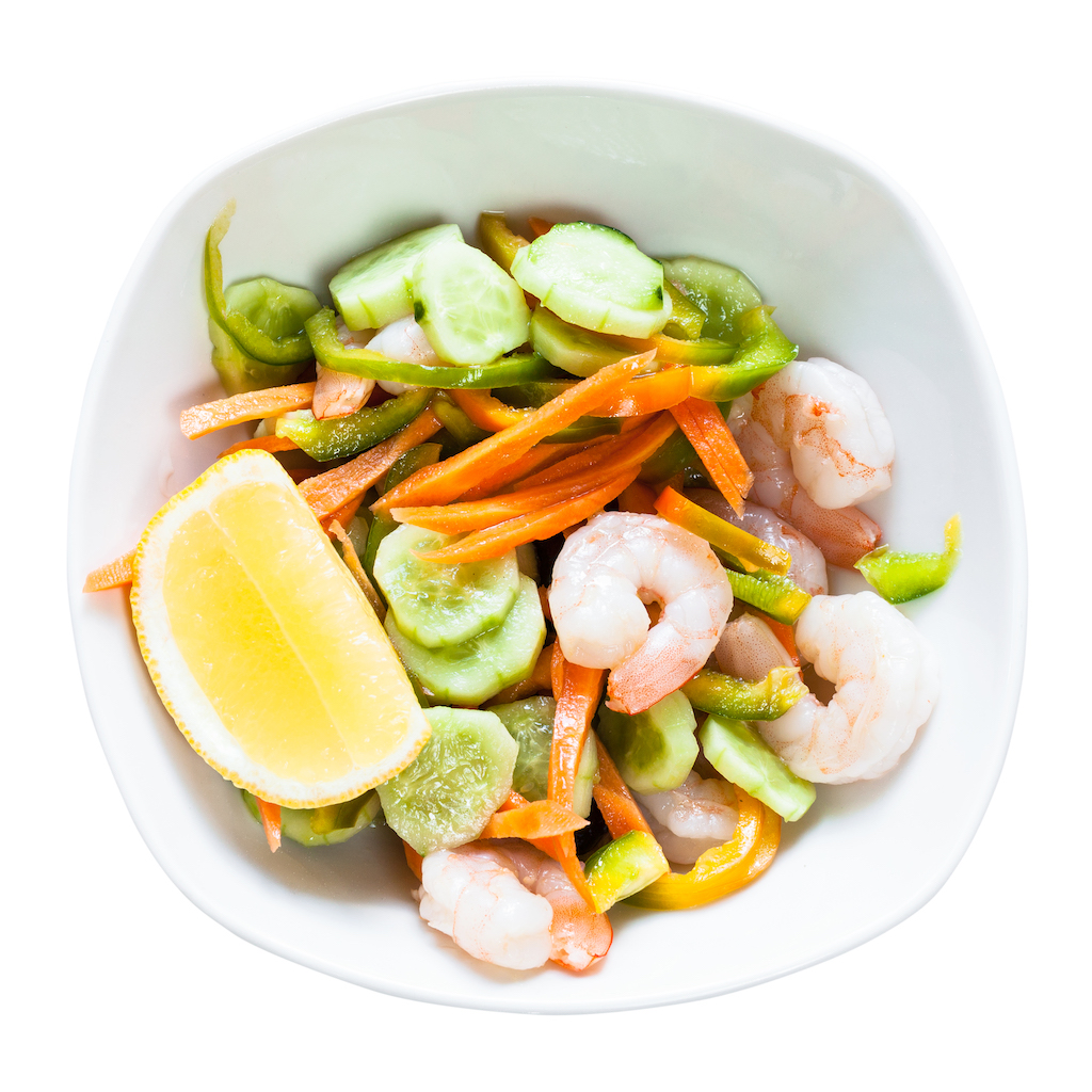 prawn-salad-from-vegetables-and-shrimps-in-bowl-VLS6CUD
